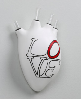 VASO BATTITI LOVE, Vaso da parete a forma di cuore umano con scritta LOVE. Antartidee