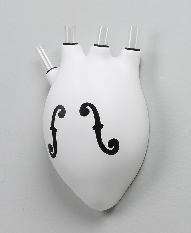 HEARTBEATS VASE VIOLIN
Wall vase in the shape of a human heart with the "f" symbols of the violins designed. Antartidee