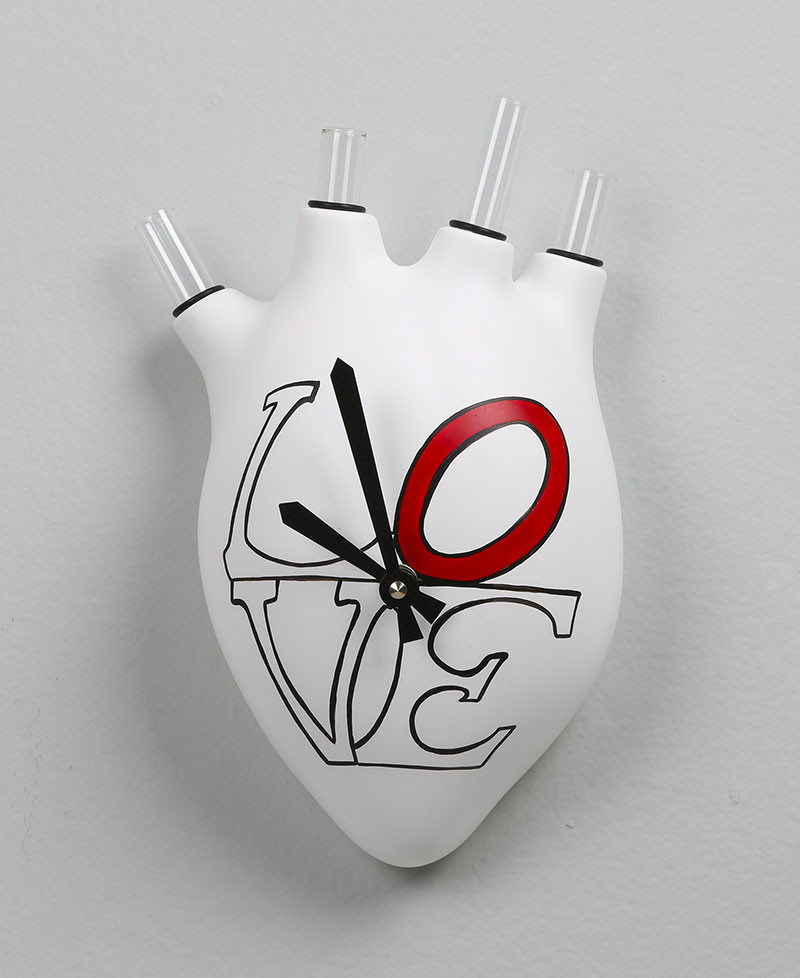 HEARTBEATS CLOCK LOVE, Wall clock in the shape of a human heart with the inscription LOVE. Antartidee