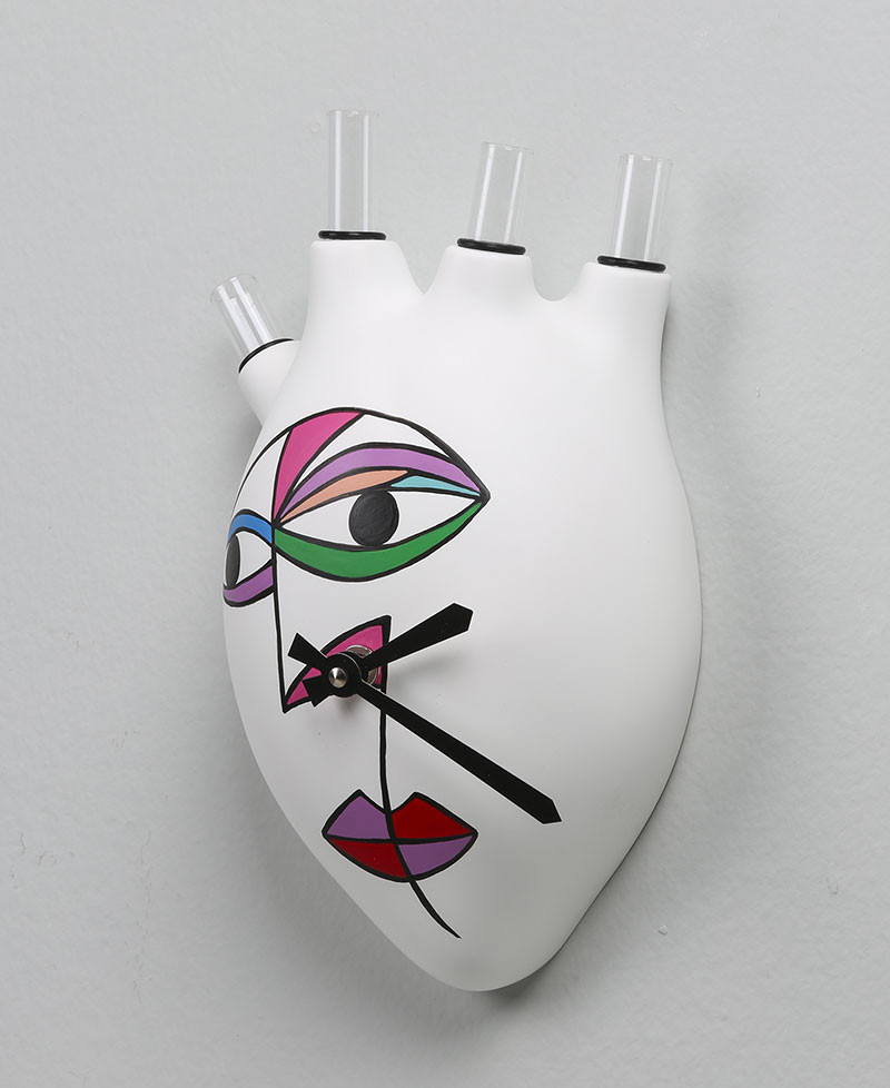 HEARTBEATS CLOCK LOVE
Wall clock in the shape of a human heart with a stylized woman's face in Cubist style. Antartidee